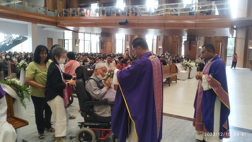 lansia laki PAKAI INI